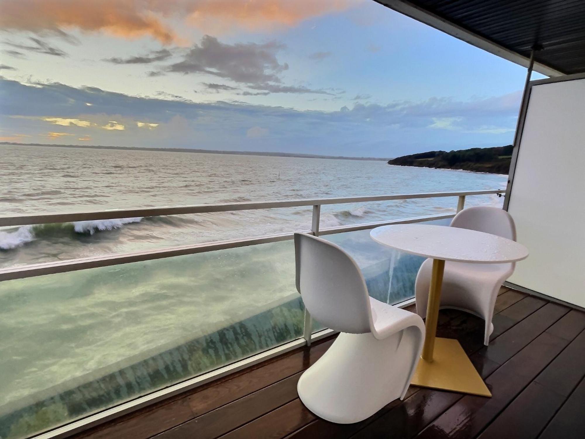 Apartment Sur L'o Studio: Beachfront Panoramic Sea View
