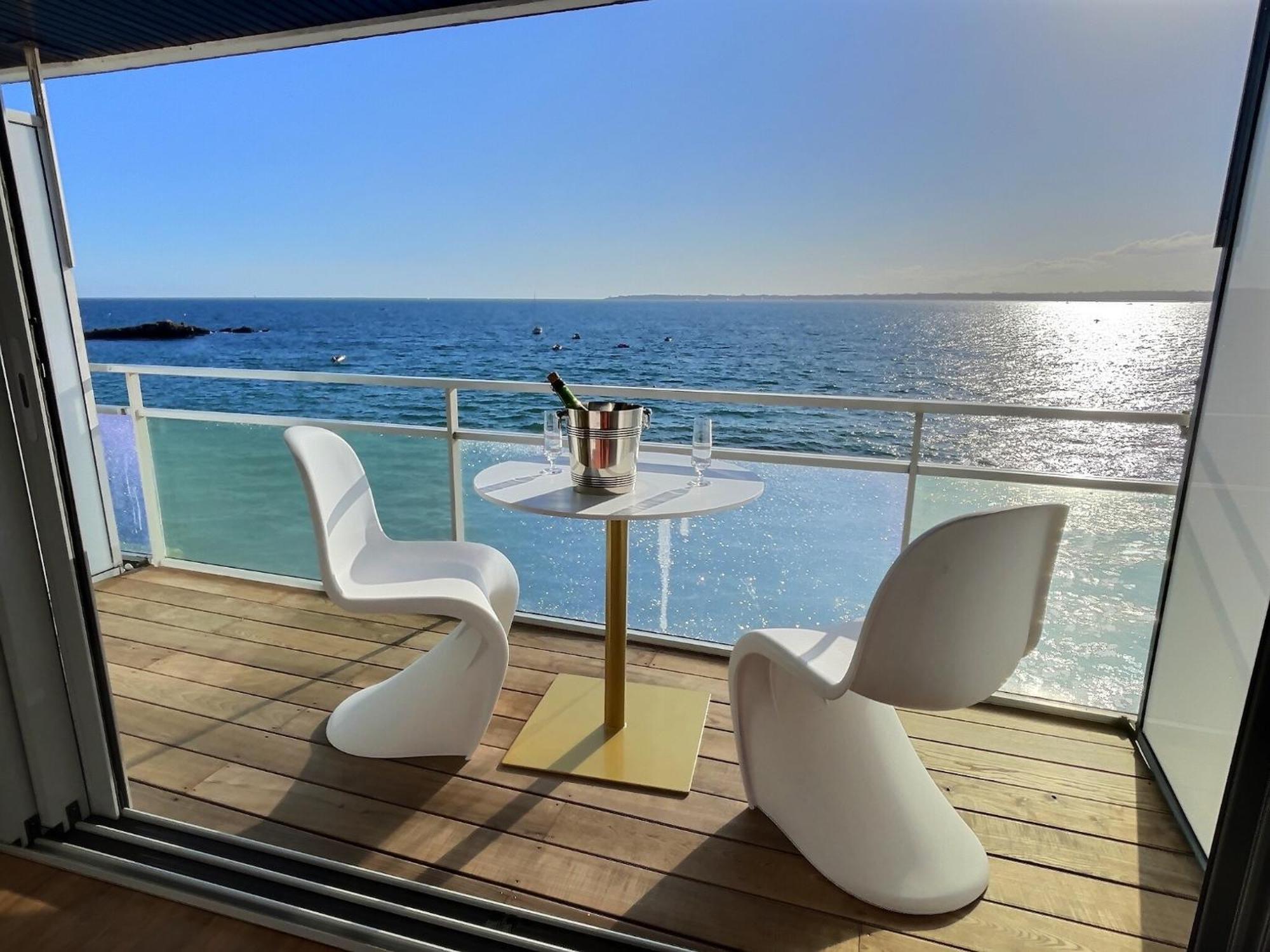 Sur L'o Studio: Beachfront Panoramic Sea View Apartment *