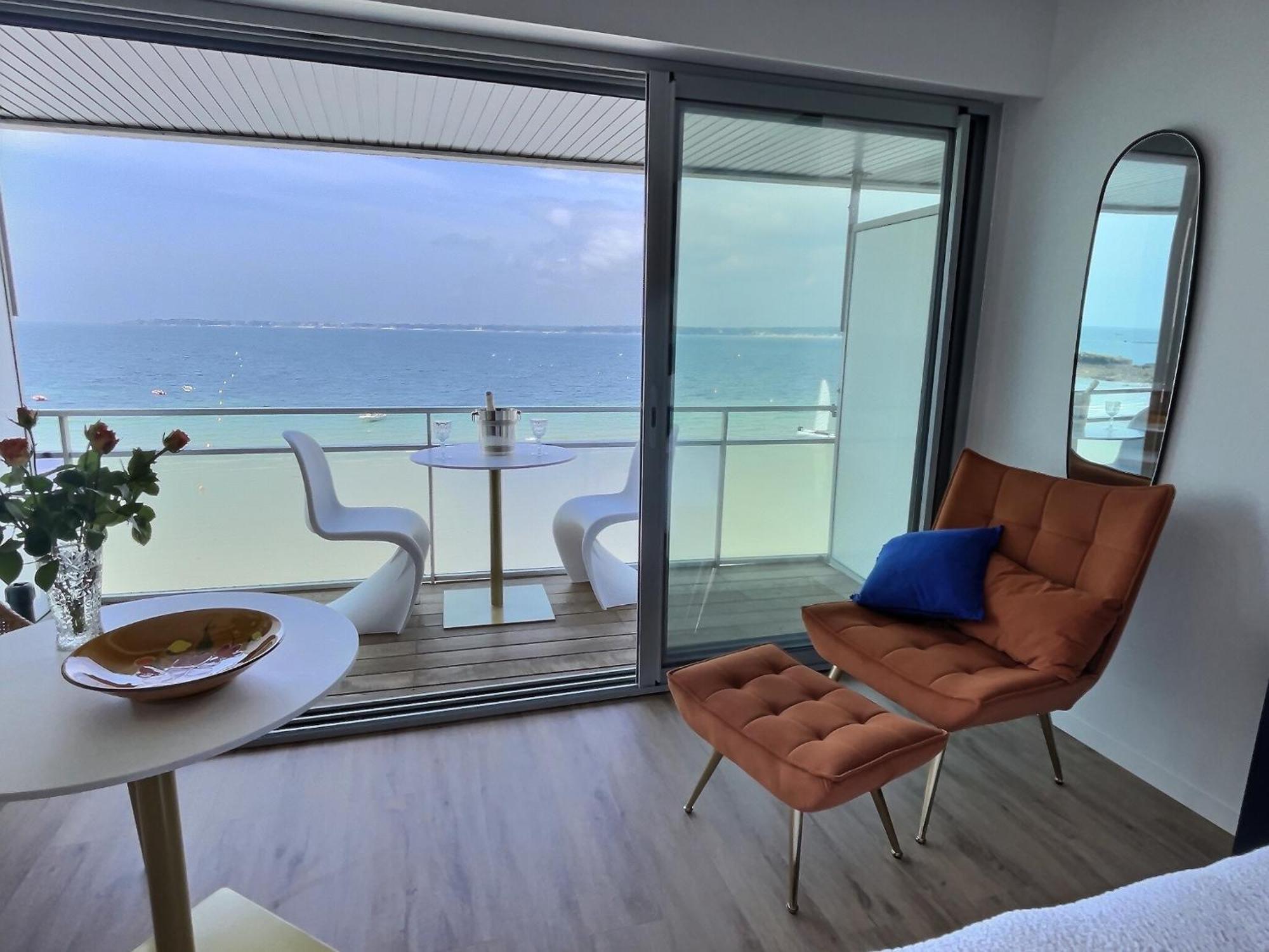 Apartment Sur L'o Studio: Beachfront Panoramic Sea View Concarneau